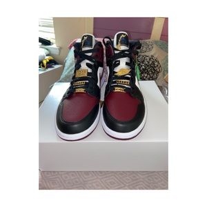 🚫SOLDNike Air Jordan 1 Mid SE Maroon Gold Pendant